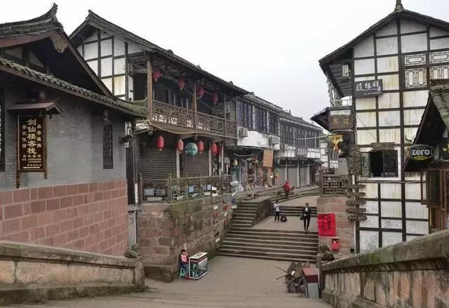 救援时尚的女孩