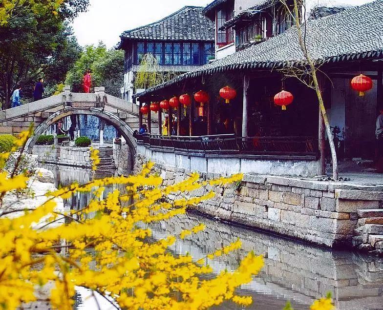 积极谋划建设区域性保险集聚区